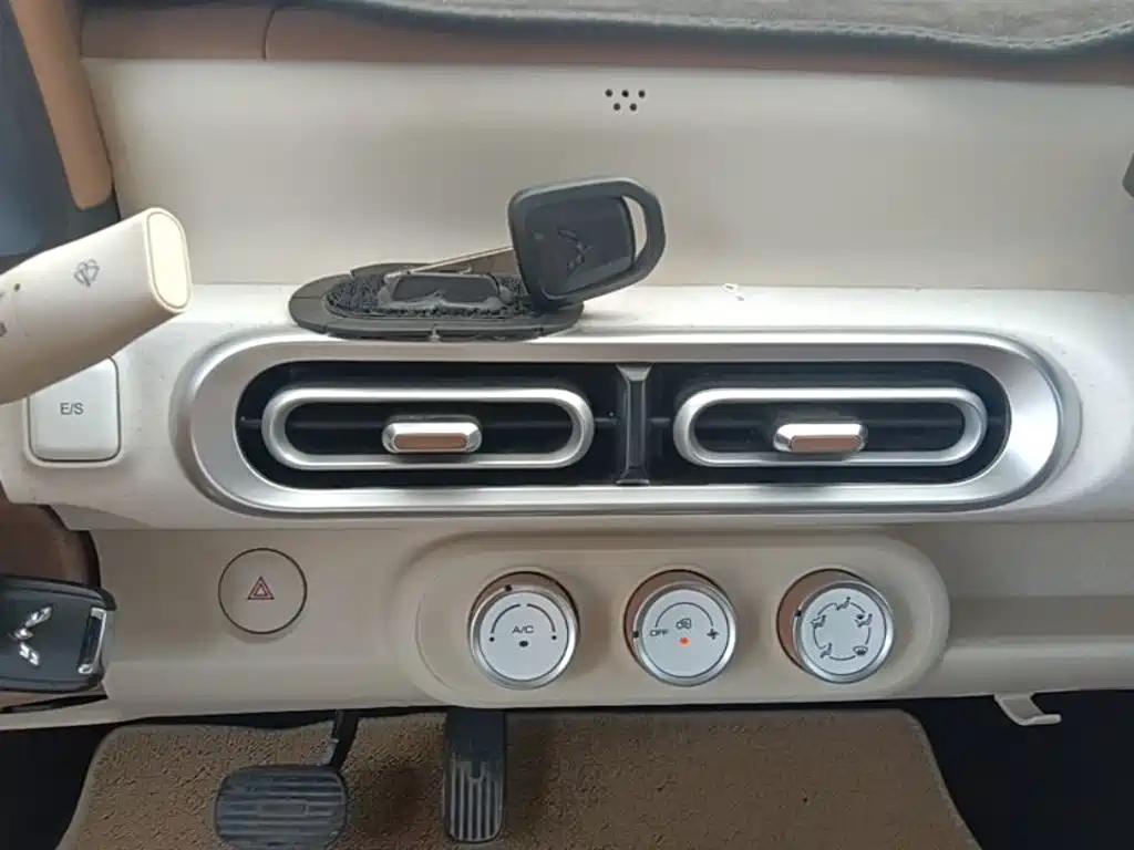 Wuling MINIEV — миниатюра 13