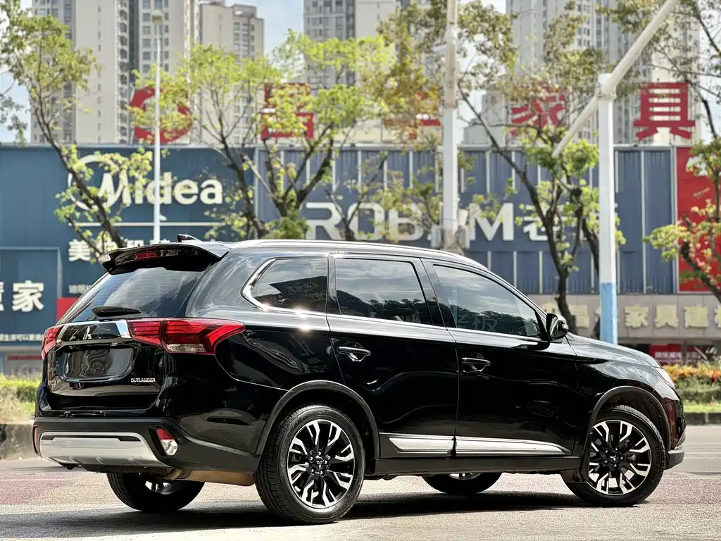 Mitsubishi Outlander — миниатюра 9