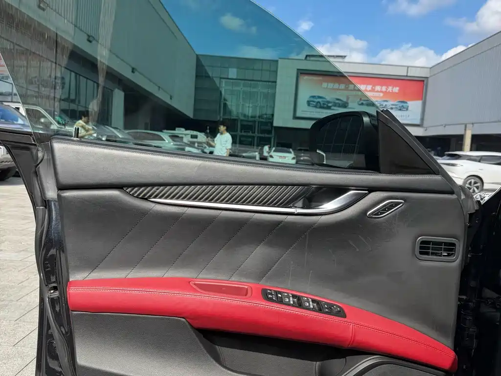Maserati Ghibli — миниатюра 3