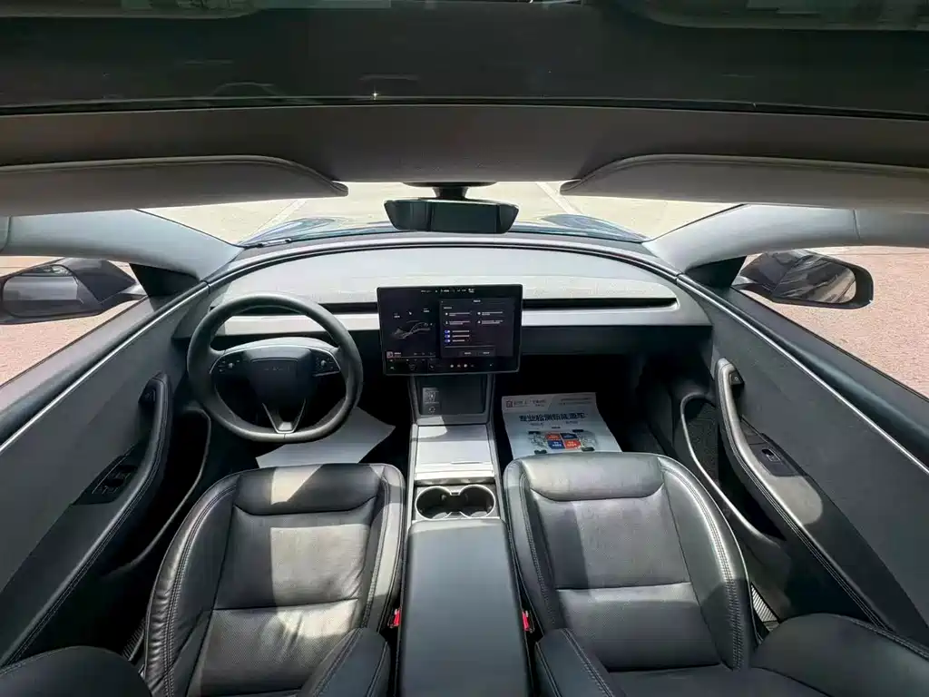Tesla Model 3 — миниатюра 8
