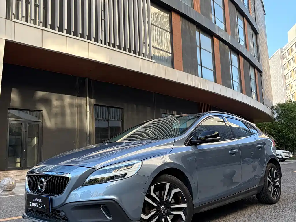 Volvo V40 2018