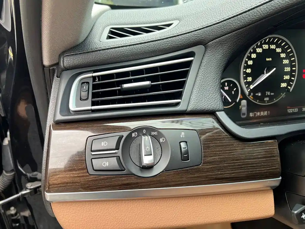 BMW 7 Series — миниатюра 8