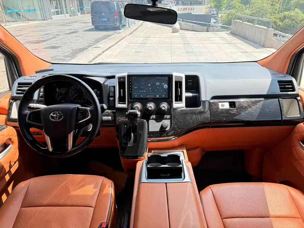 Toyota Hiace — миниатюра 15