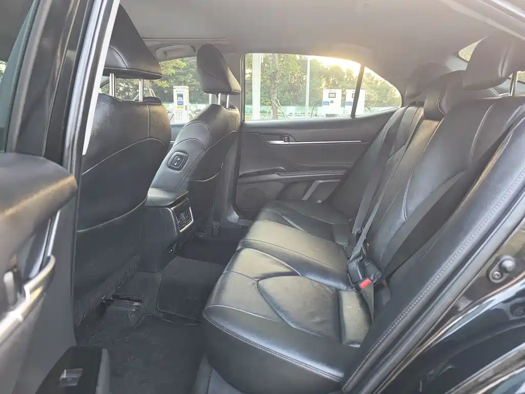 Toyota Camry — миниатюра 8