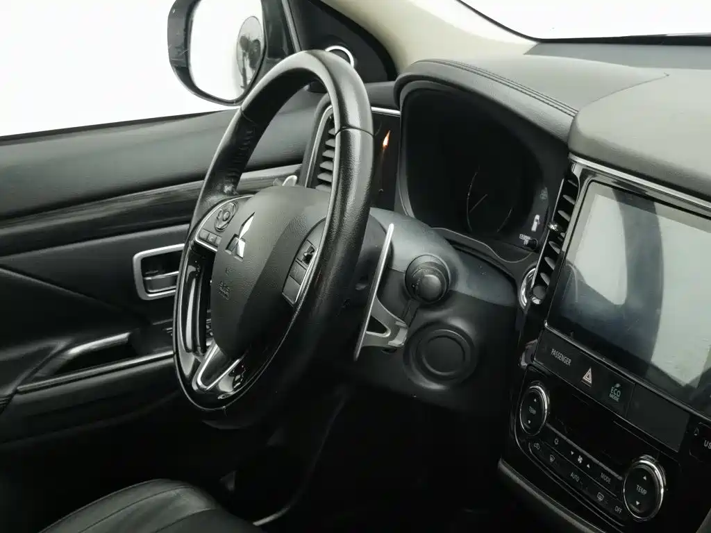 Mitsubishi Outlander — миниатюра 22