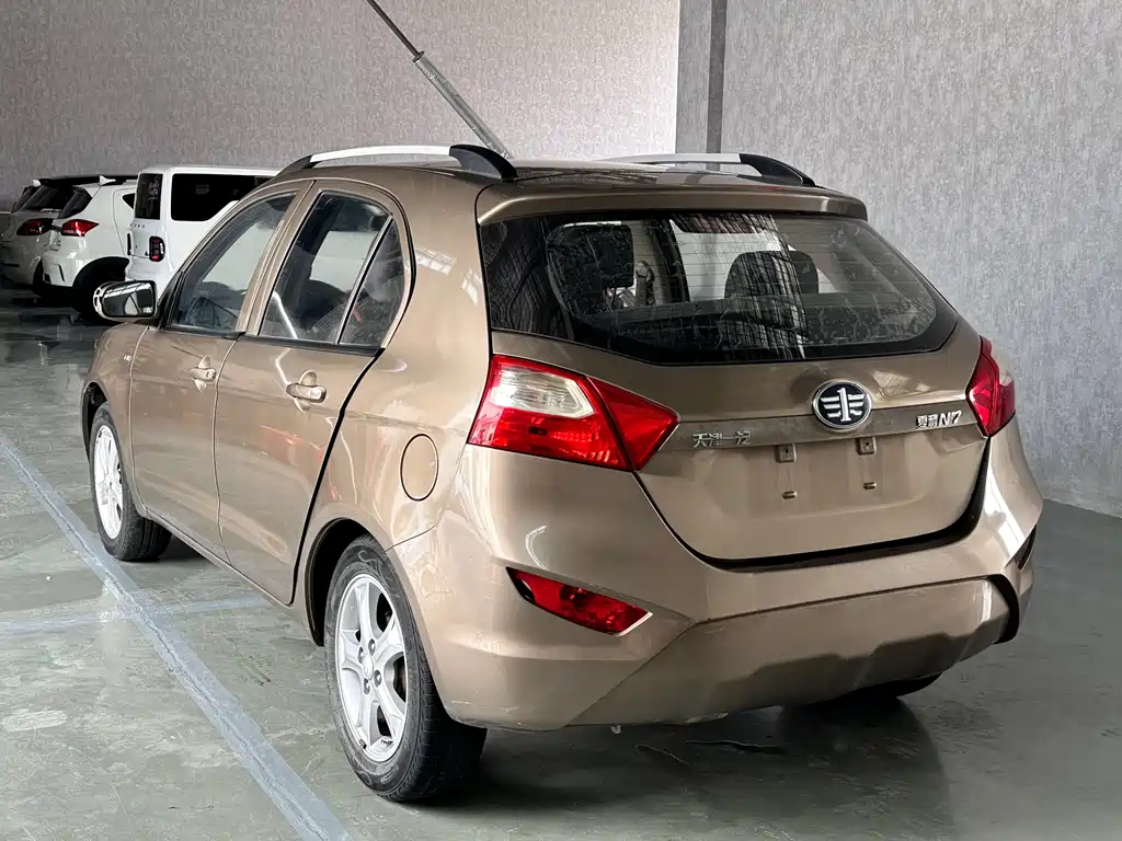 BYD Xia N7 N7 2013 1.3L MT Luxury