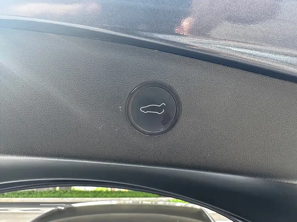 Tesla Model 3 — миниатюра 10