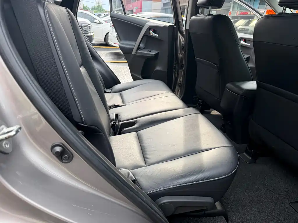 Toyota RAV4 — миниатюра 15