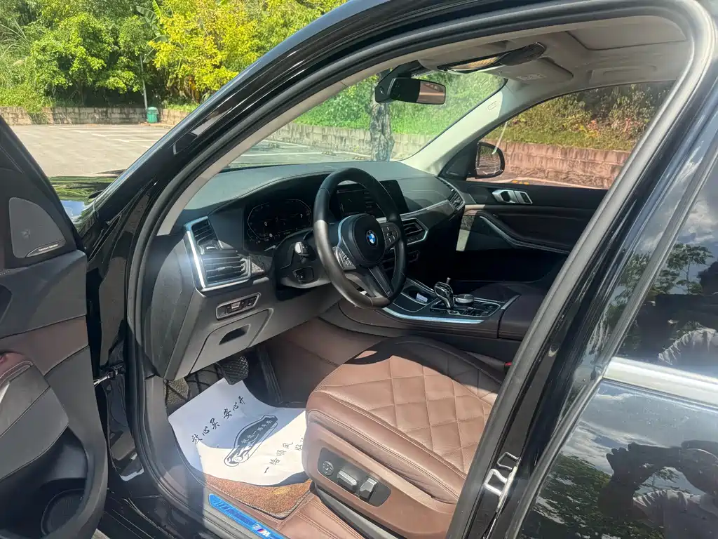 BMW X5 2022 xDrive 30Li Premium M Sport