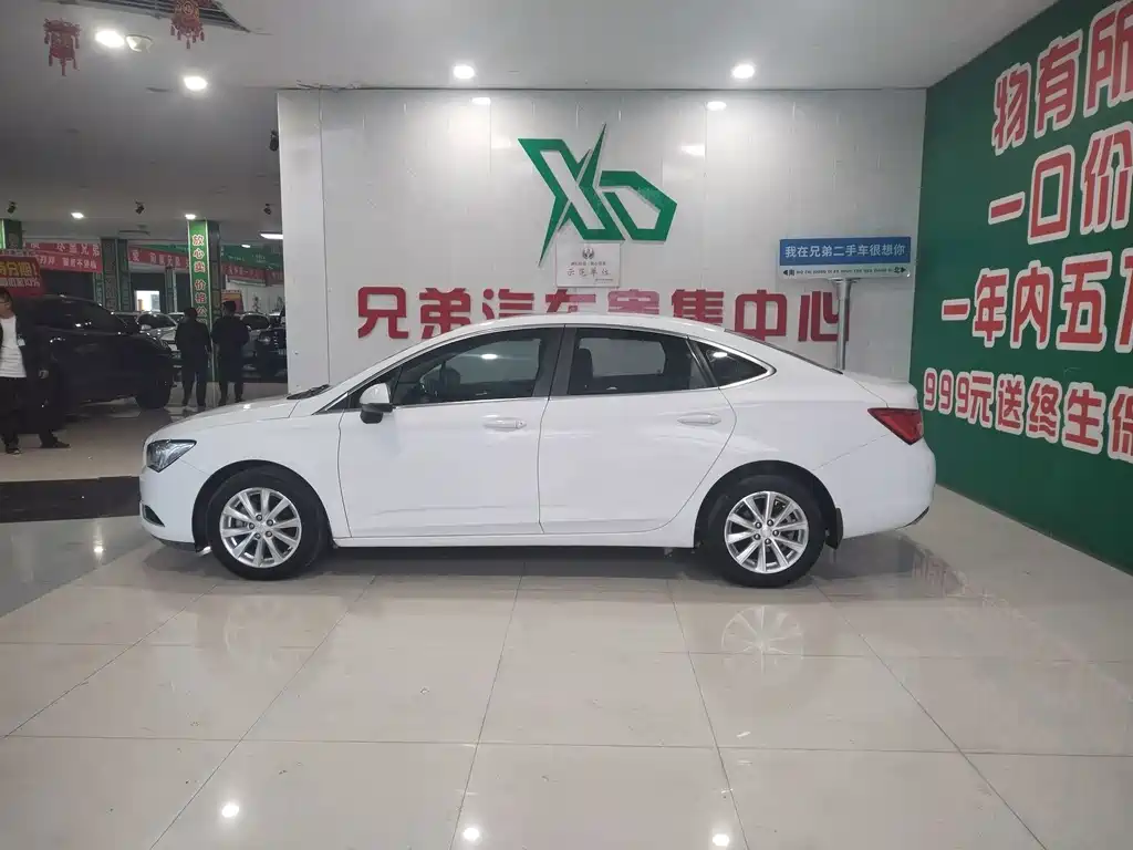 Buick Verano — миниатюра 9