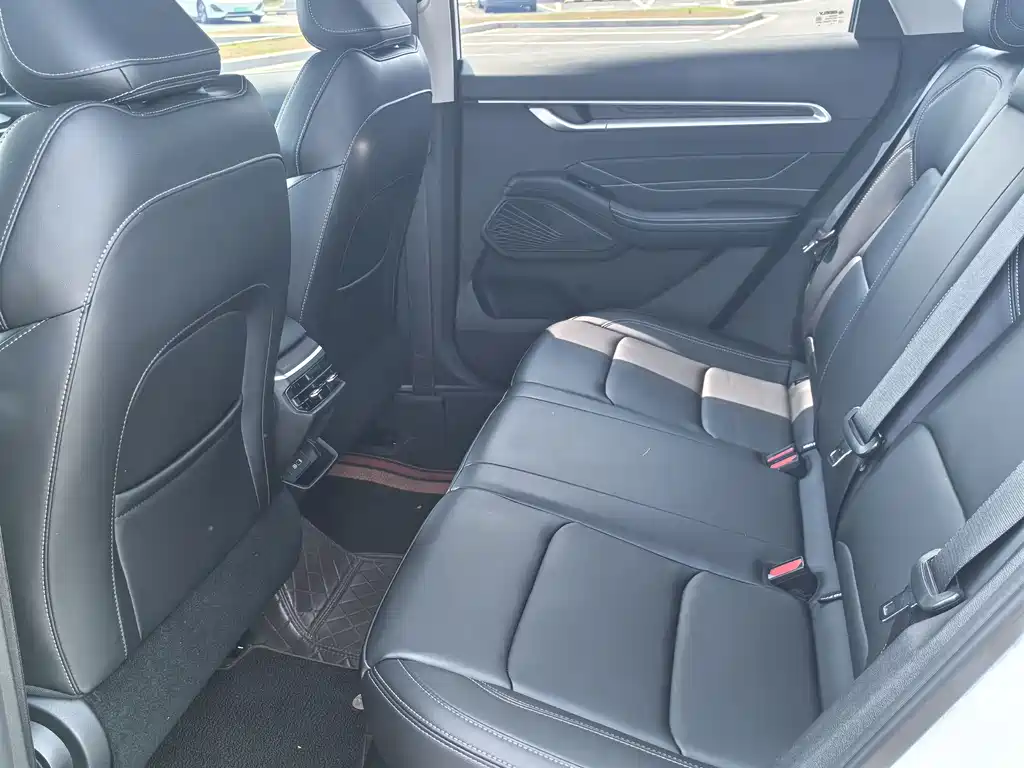 Geely Emgrand 2025 4 1.5L CVT Luxury