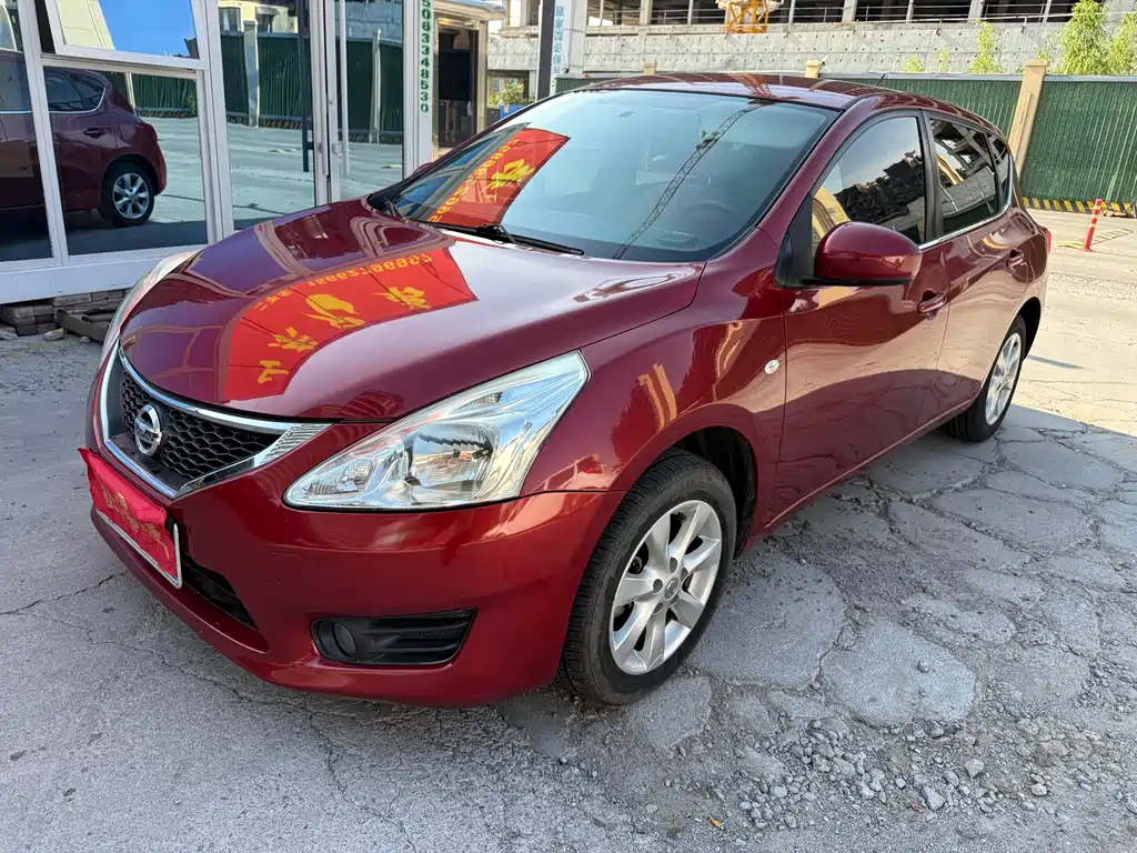 Nissan Tiida 2012