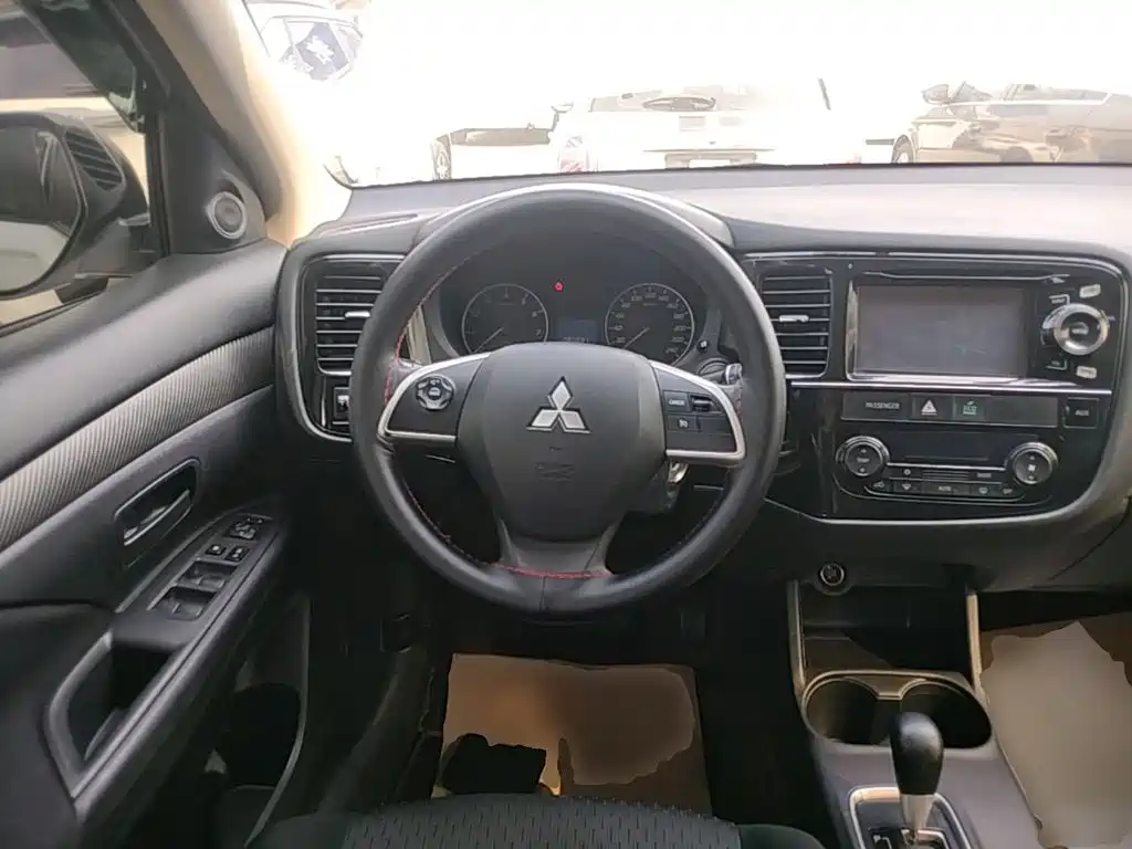 Mitsubishi Outlander (Import) — миниатюра 11
