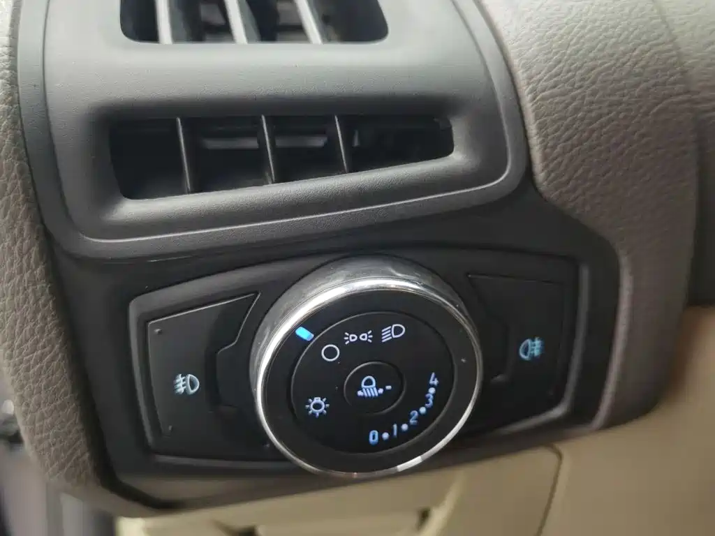 Ford Focus — миниатюра 21
