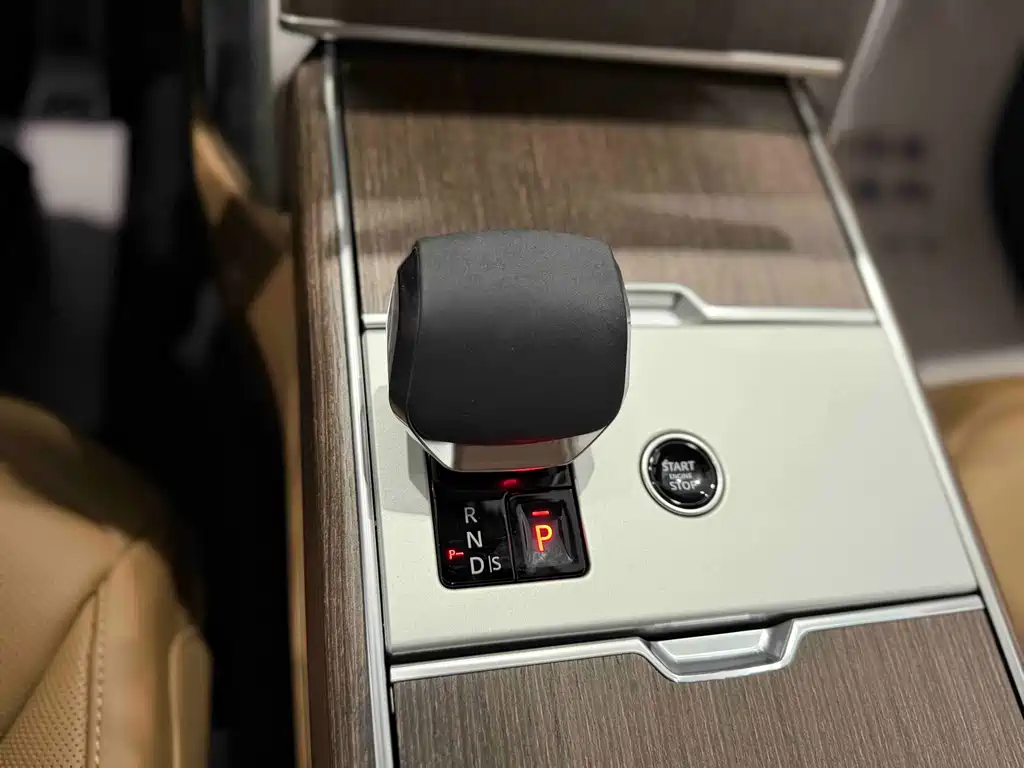 Land Rover Range Rover — миниатюра 13