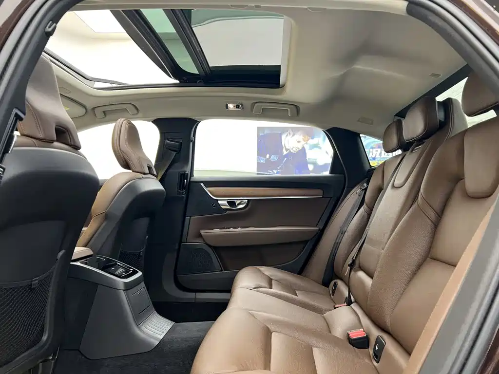 Volvo S90 PHEV — миниатюра 21