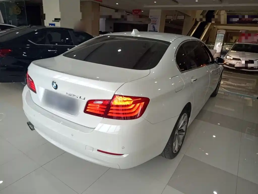 BMW 5 Series — миниатюра 7