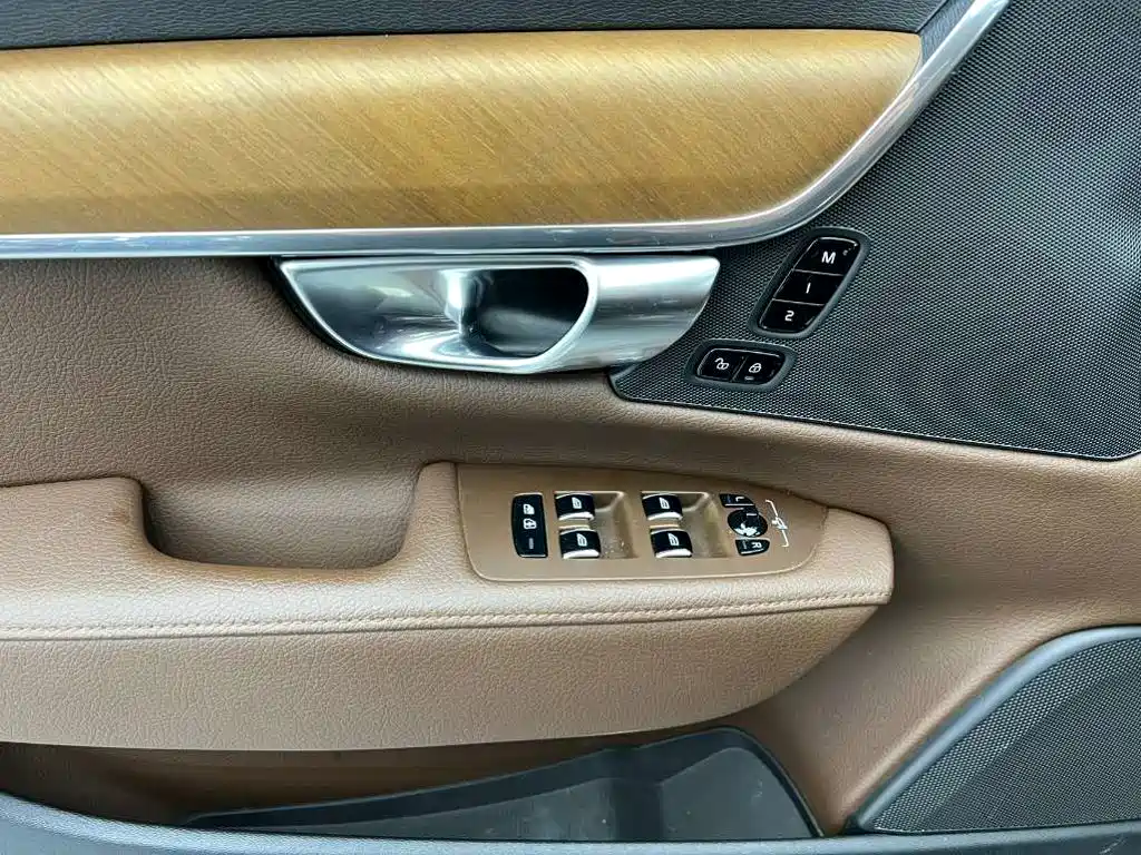 Volvo S90 PHEV — миниатюра 35