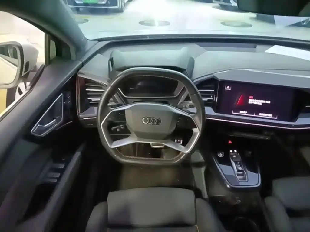 Audi Q4 e-tron — миниатюра 11