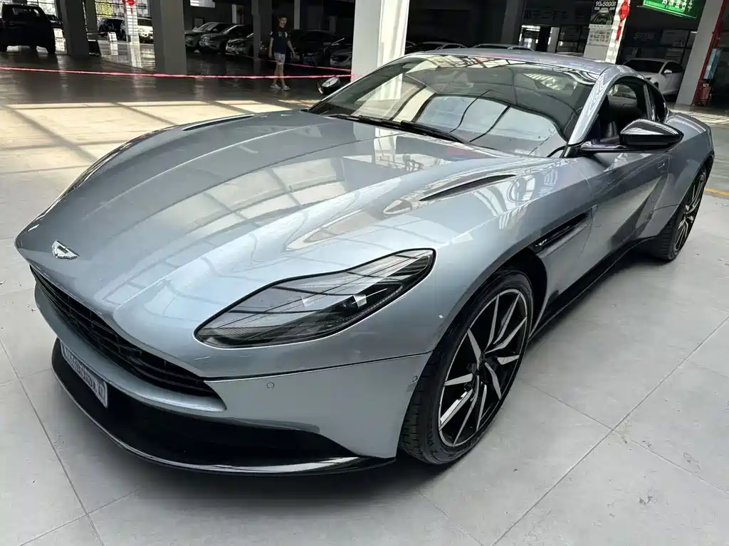 Aston Martin DB11