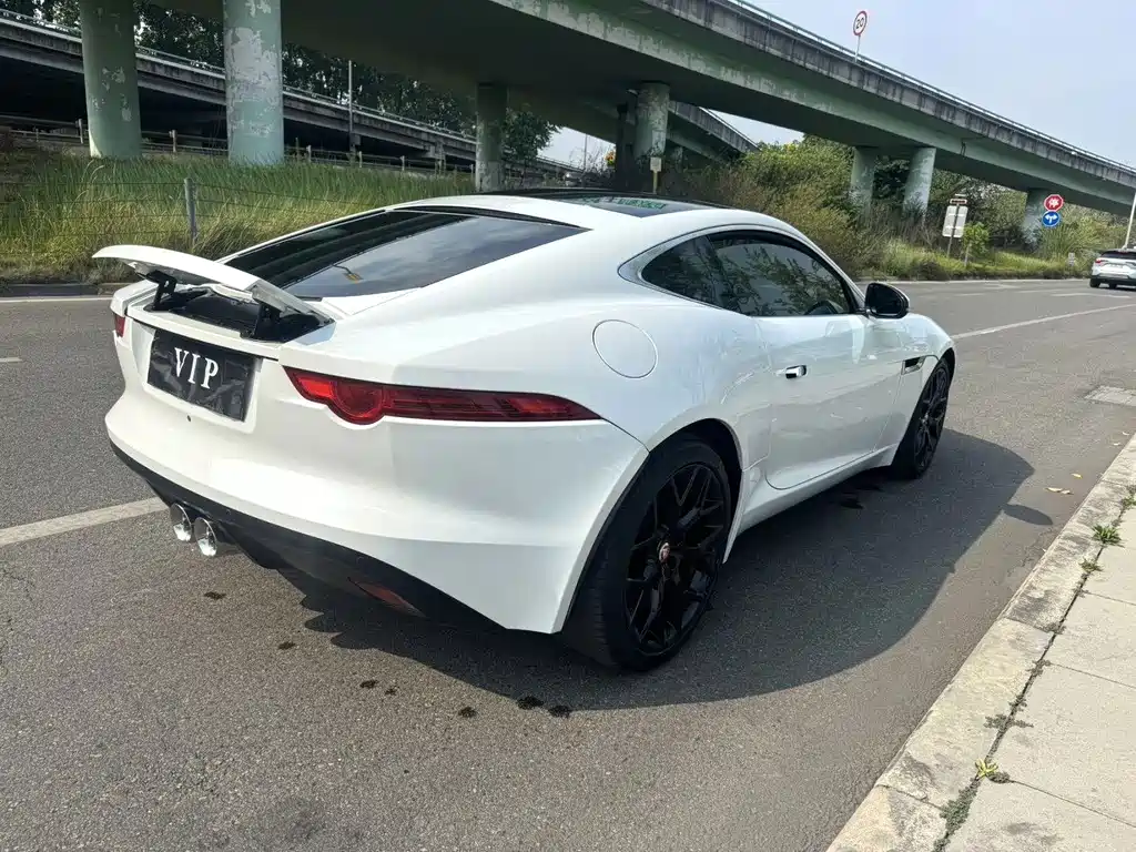 Jaguar F-TYPE — миниатюра 7