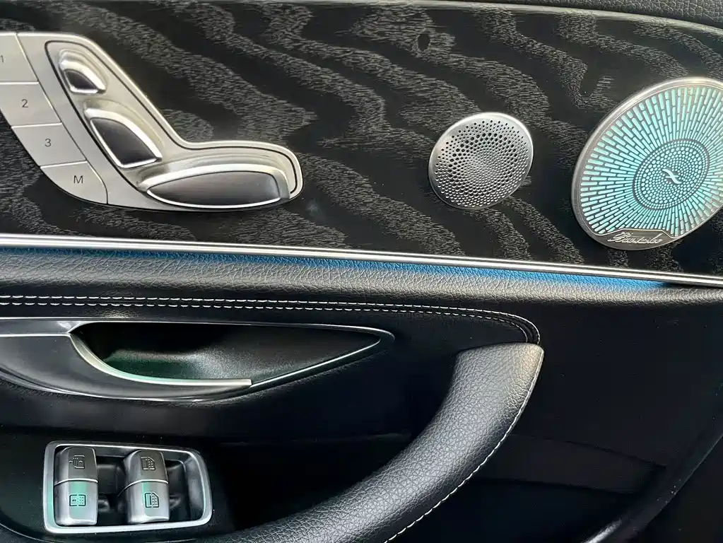 Mercedes-Benz E-Class — миниатюра 23