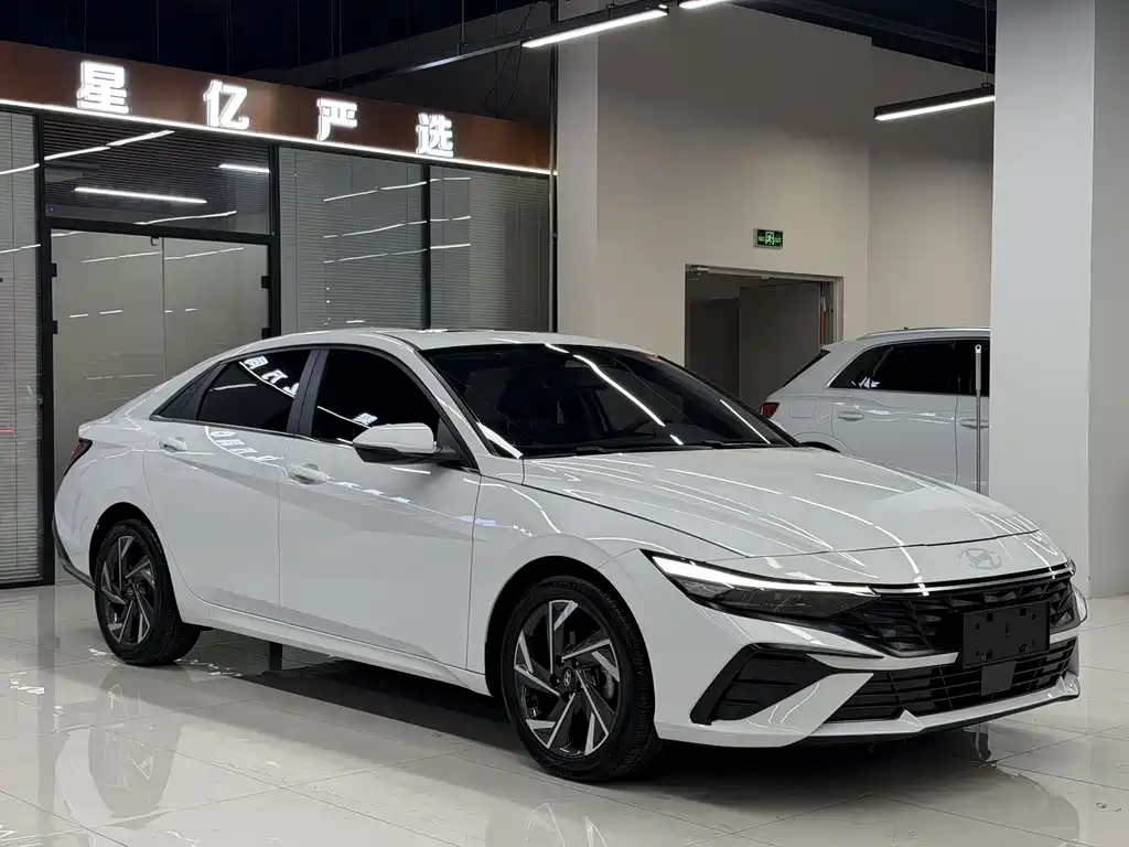 Hyundai Elantra — миниатюра 3
