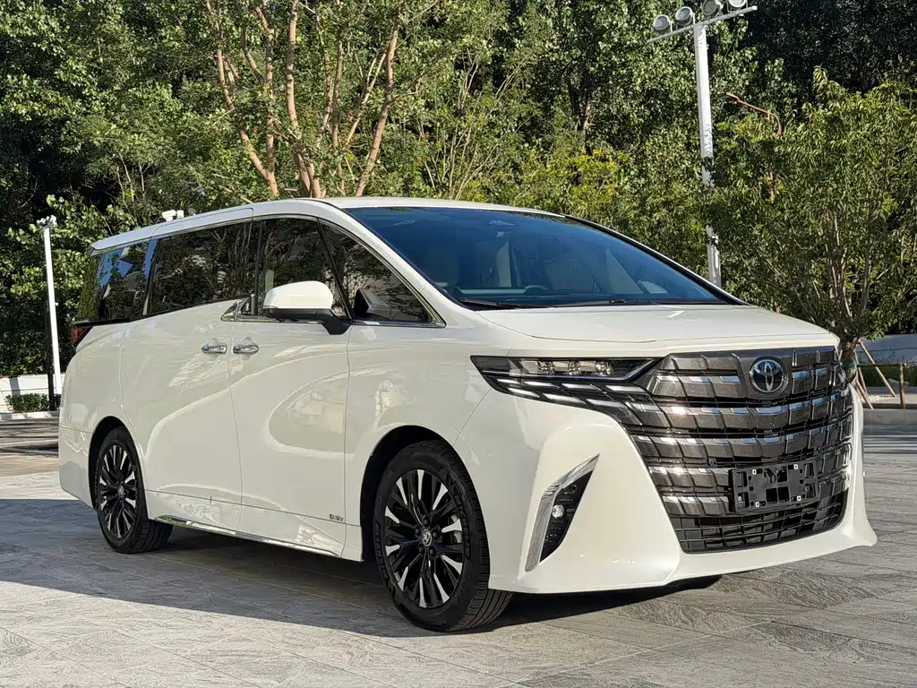 Toyota Alphard — миниатюра 3