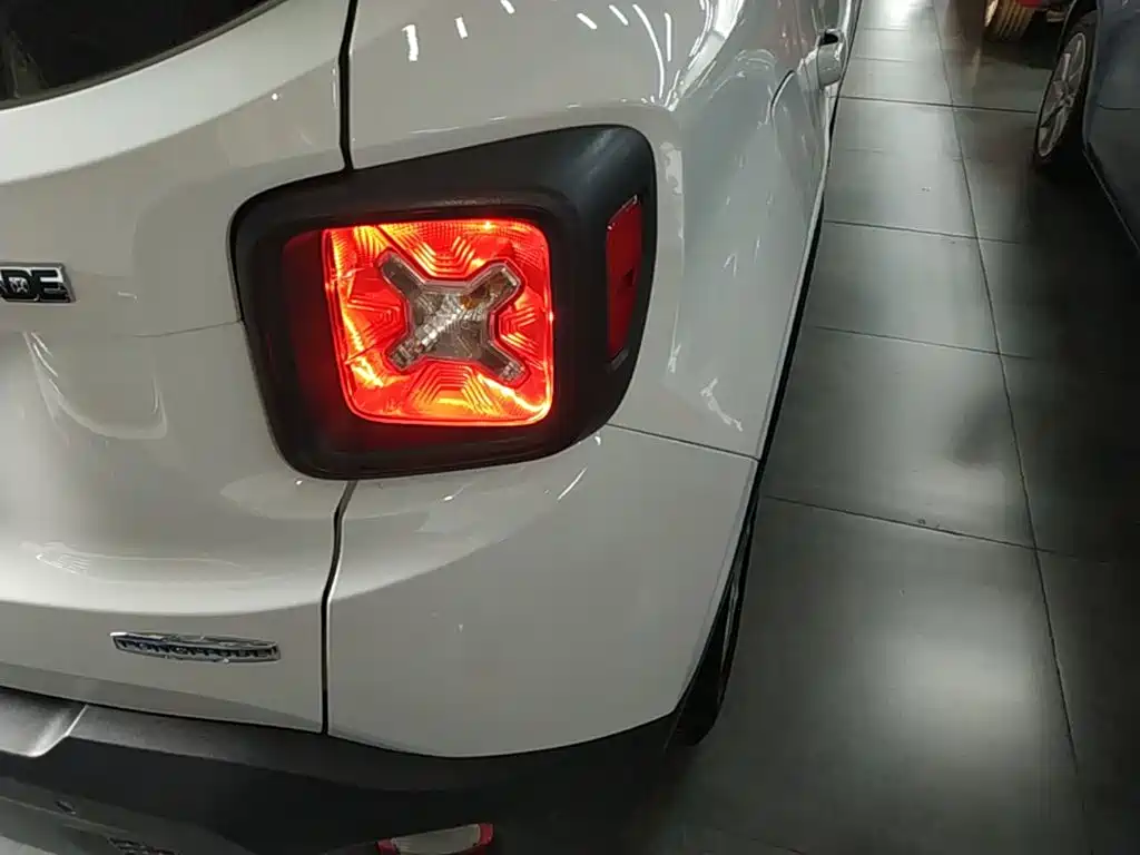 Jeep Renegade — миниатюра 8