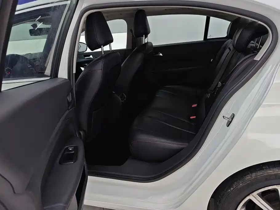 Peugeot 408 — миниатюра 11