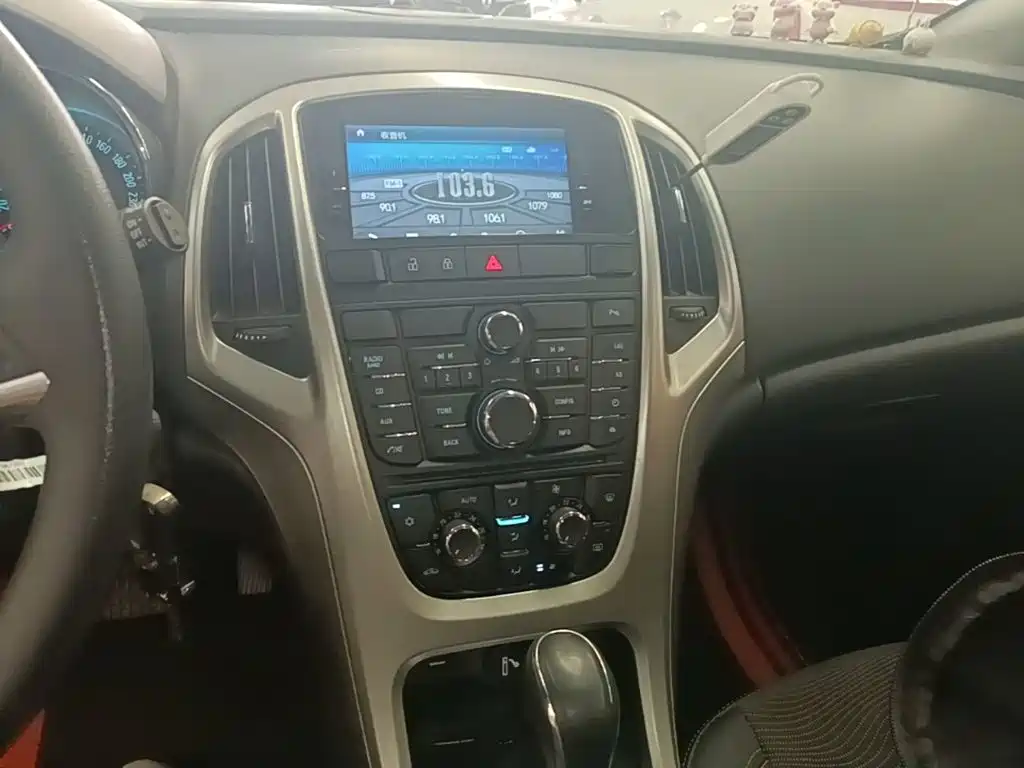 Buick Excelle — миниатюра 13