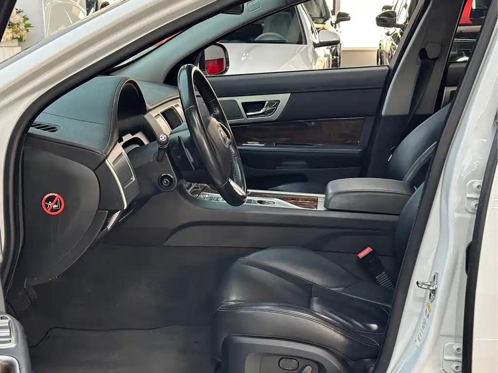 Jaguar XF 2014 XF 2.0T Luxury