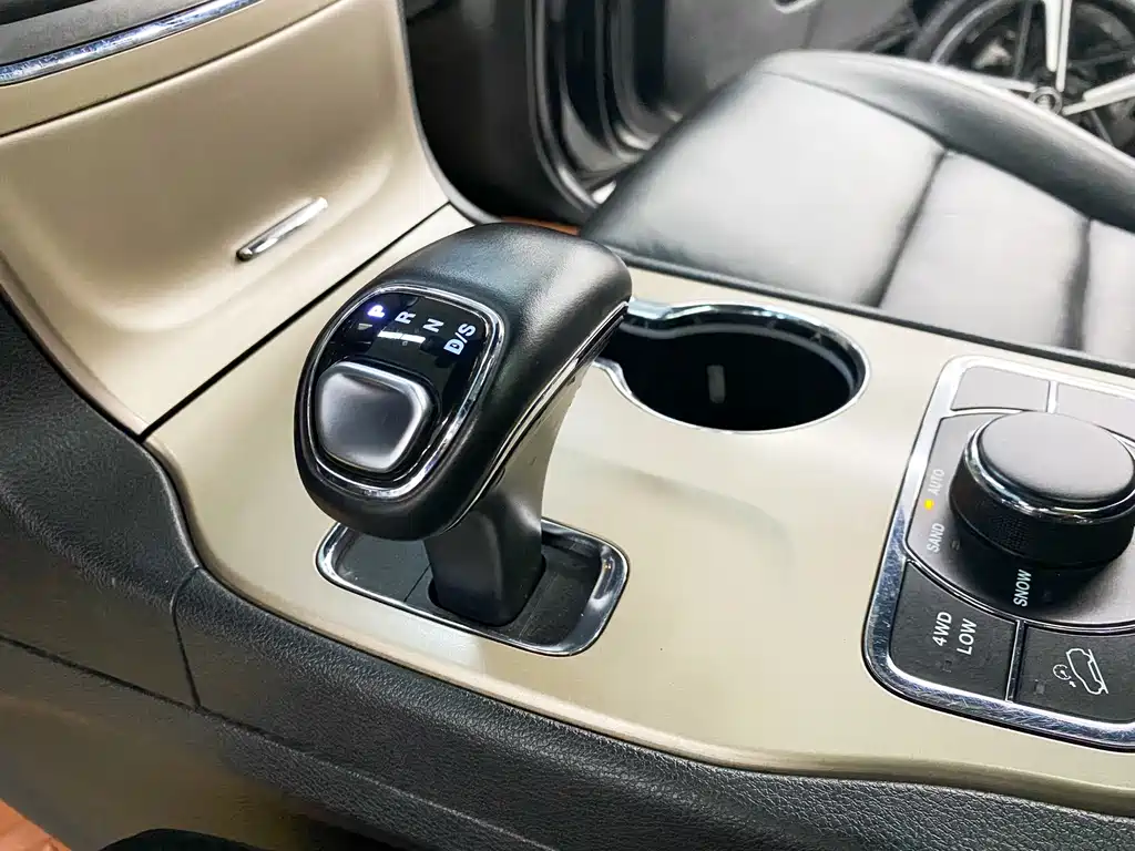 Jeep Grand Cherokee (Import) — миниатюра 12