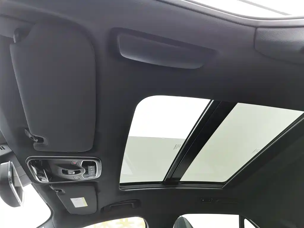 LYNK & CO. 02 HATCHBACK