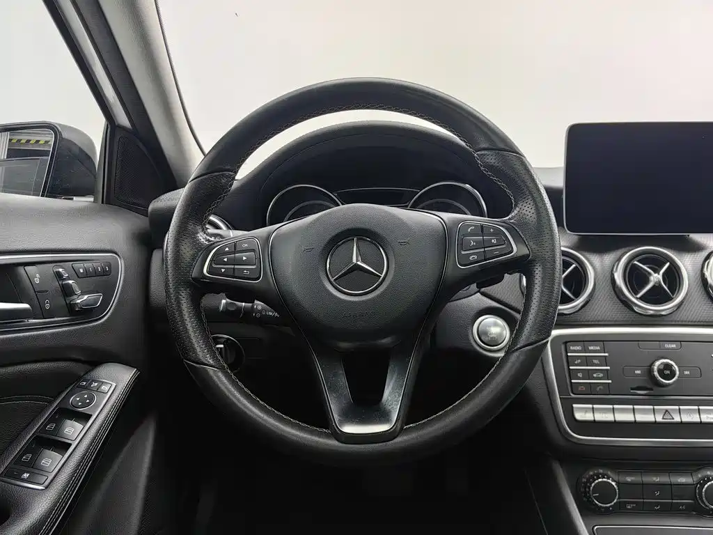 Mercedes-Benz GLA — миниатюра 11