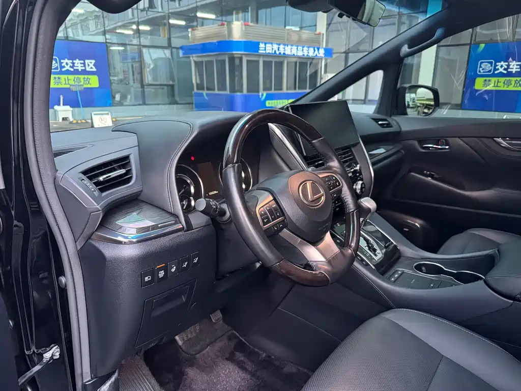 Lexus LM — миниатюра 10