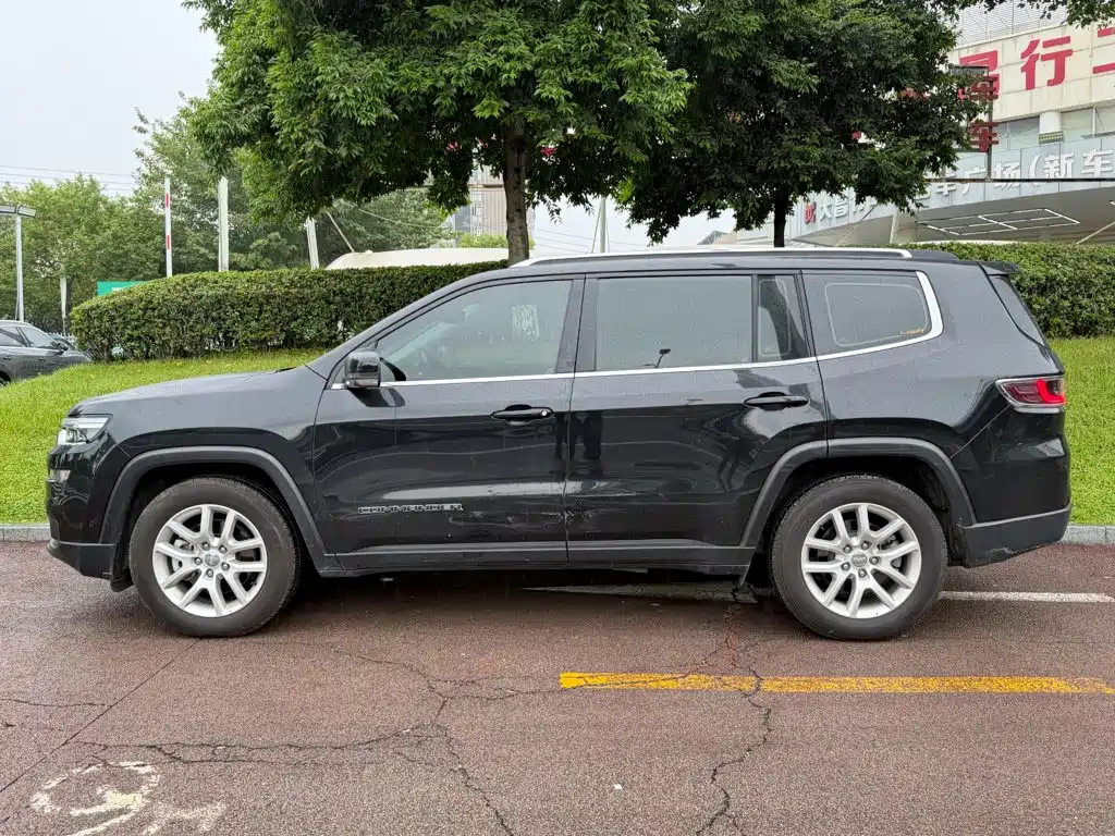 Jeep Commander — миниатюра 3