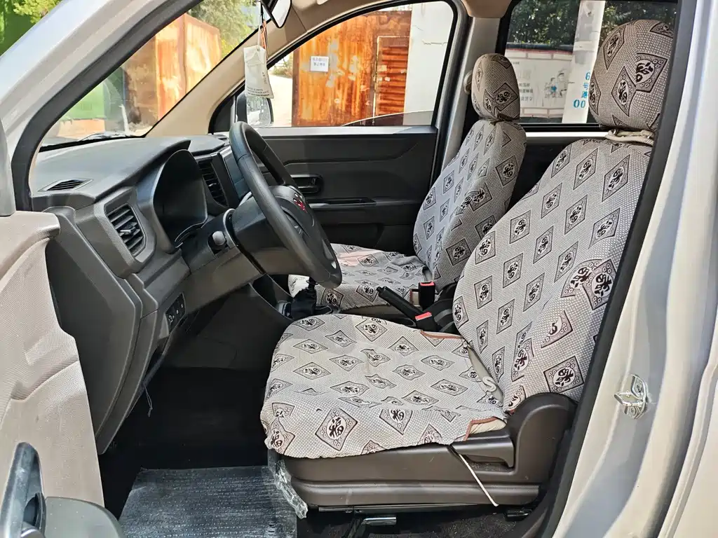 Wuling Hongguang V — миниатюра 6