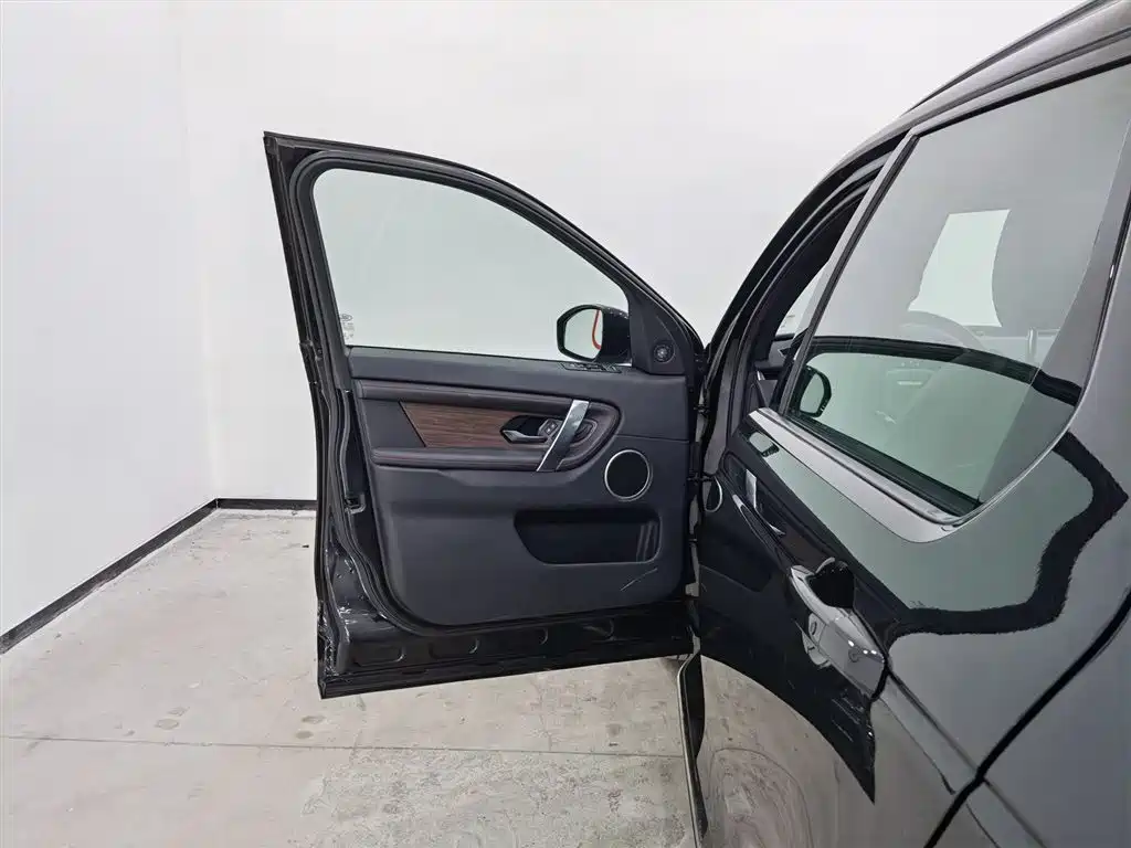 LAND ROVER DISCOVER NEW ENERGY SOURCES FOR SPORTS