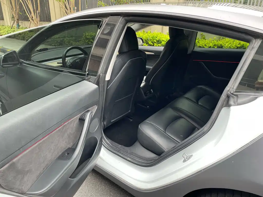 Tesla Model 3 — миниатюра 12