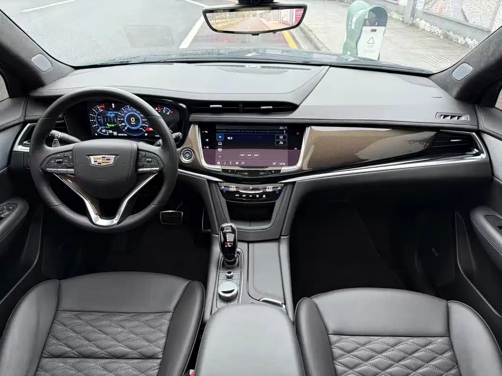 Cadillac XT6 2025 2.0T мест Executive