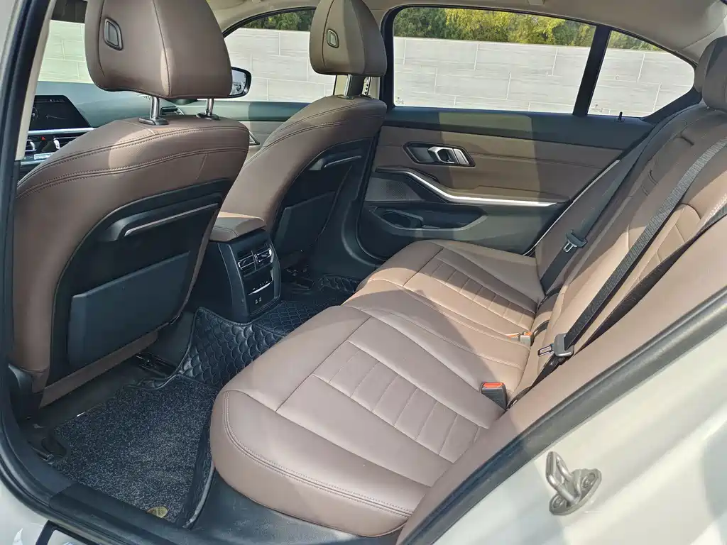 BMW 3 Series — миниатюра 8