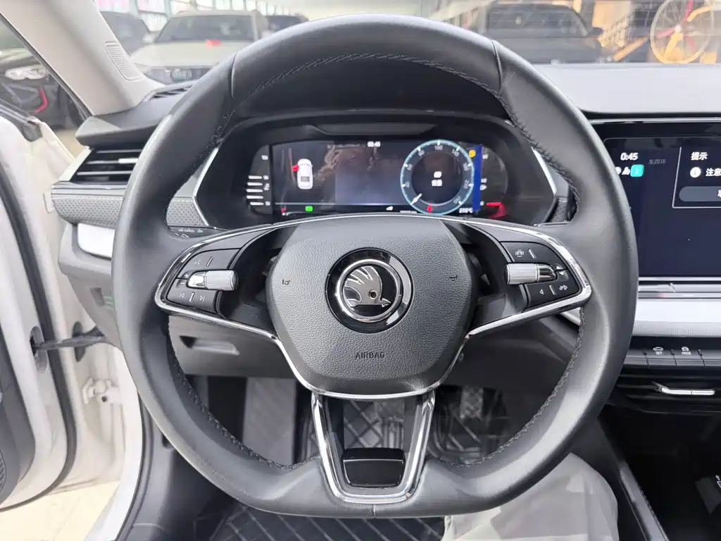 Skoda Octavia 2022 — фото 11