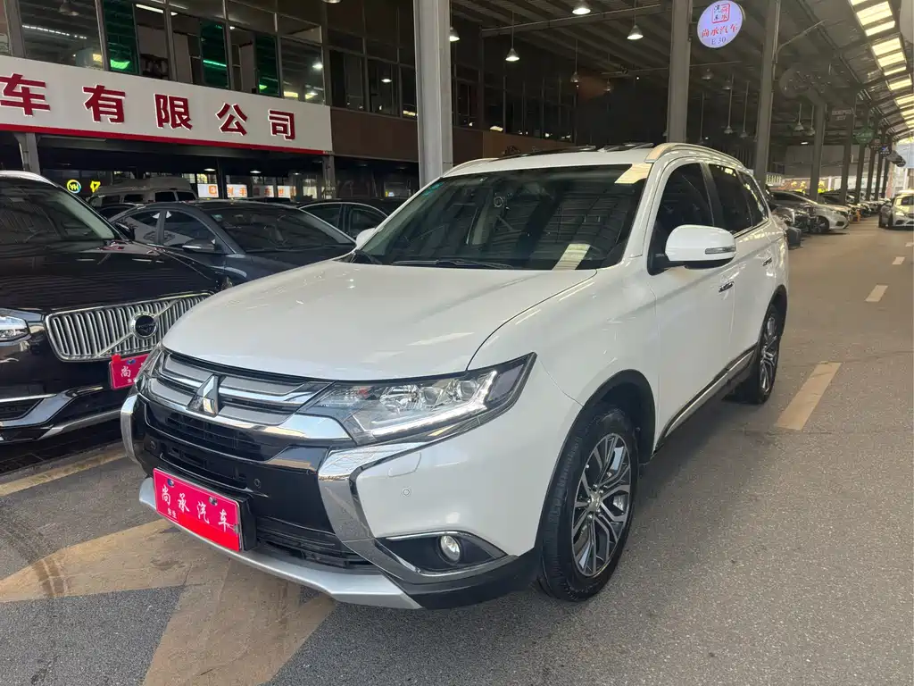 MITSUBISHI OUTLANDER
