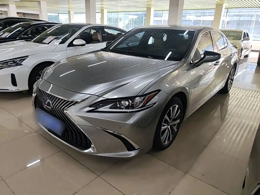 Lexus ES 2021 300h