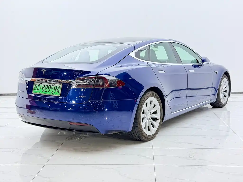 Tesla Model S — миниатюра 5