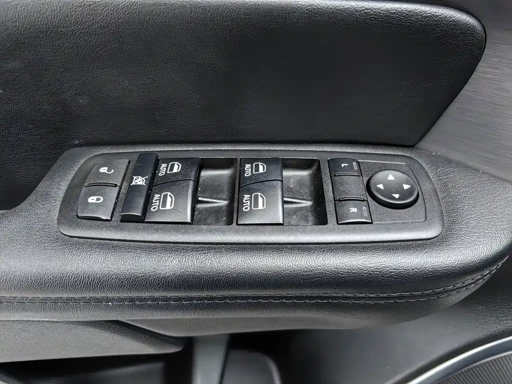 Jeep Grand Commander — миниатюра 9