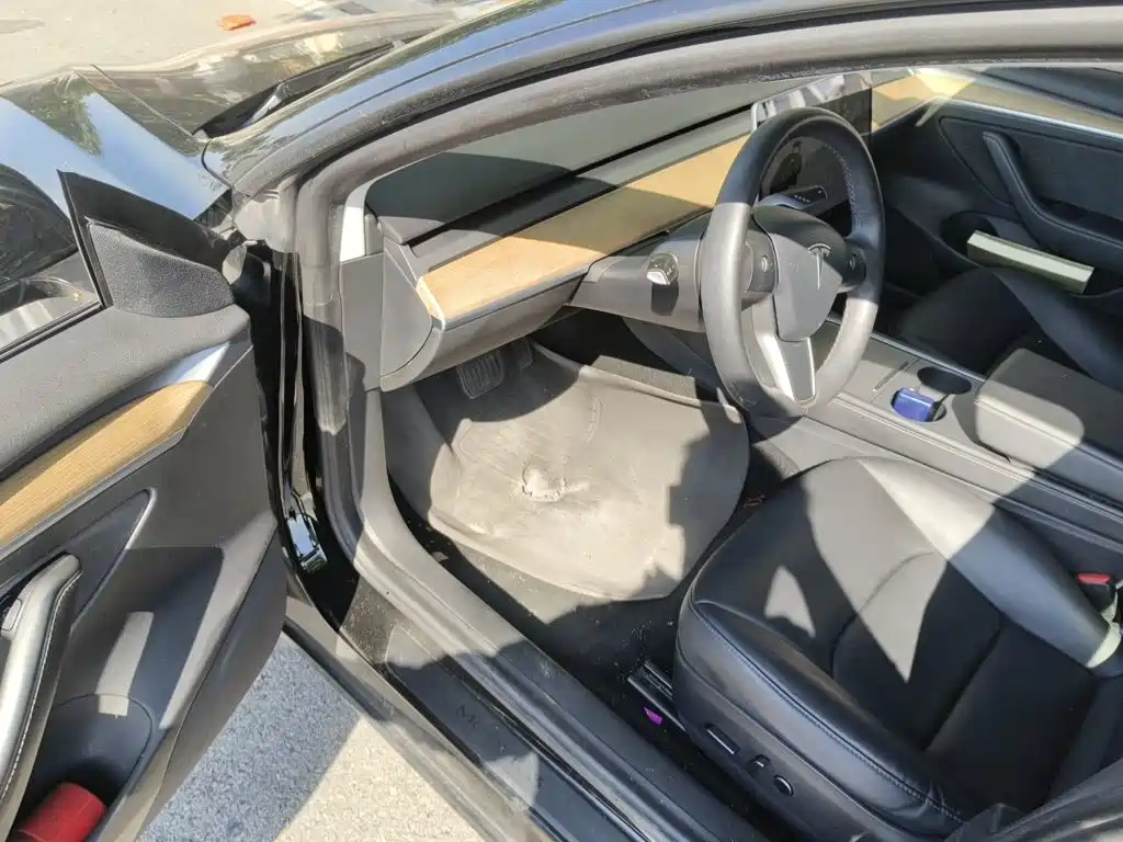 Tesla Model 3 — миниатюра 12