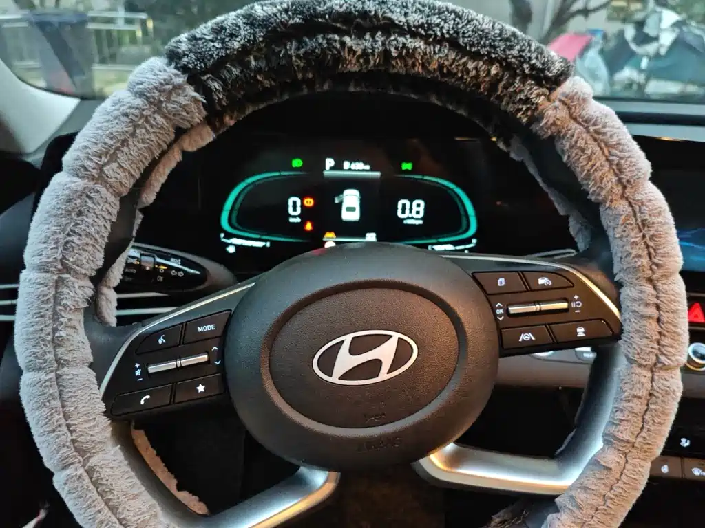 Hyundai Elantra — миниатюра 9