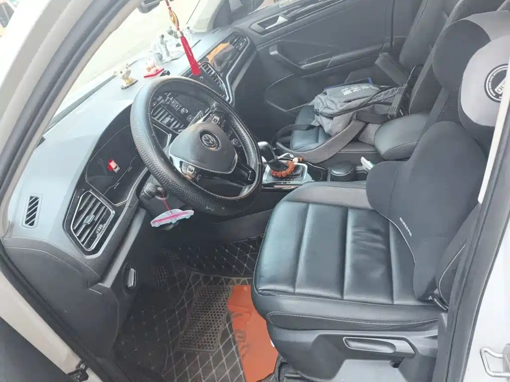 Volkswagen T-Roc — миниатюра 8